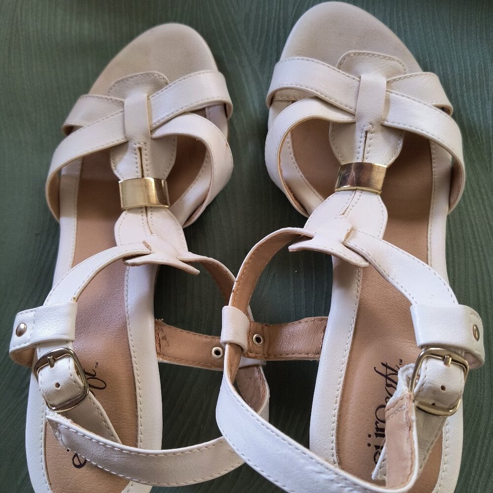 White Eurosoft sandals by Sofft, size 8 1/2